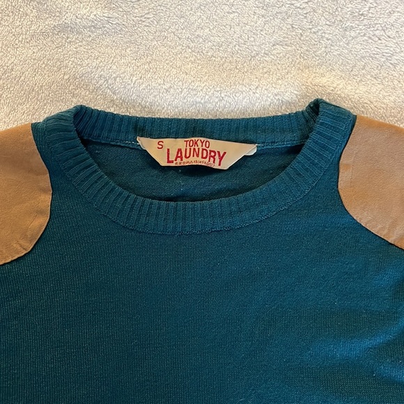 Long sleeve shirt with elbow patches. - Picture 3 of 3